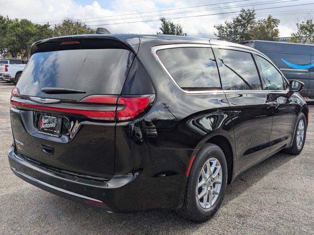 new 2025 Chrysler Pacifica car, priced at $41,971