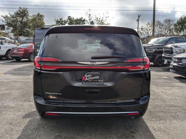 new 2025 Chrysler Pacifica car, priced at $41,971