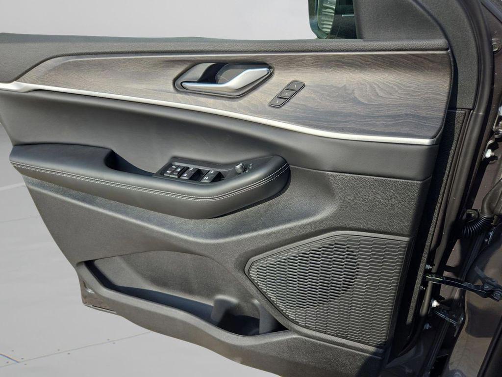 new 2025 Jeep Grand Cherokee car, priced at $46,724