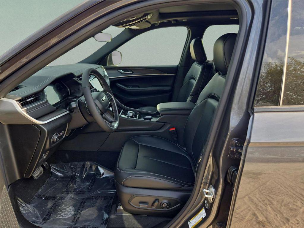 new 2025 Jeep Grand Cherokee car, priced at $46,724