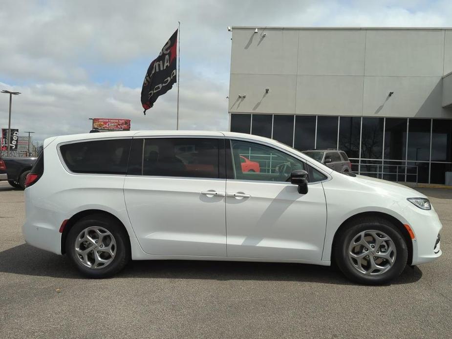 new 2024 Chrysler Pacifica car, priced at $52,822