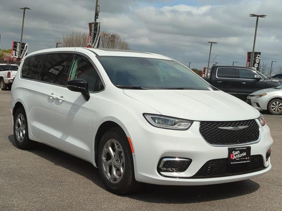 new 2024 Chrysler Pacifica car, priced at $51,728