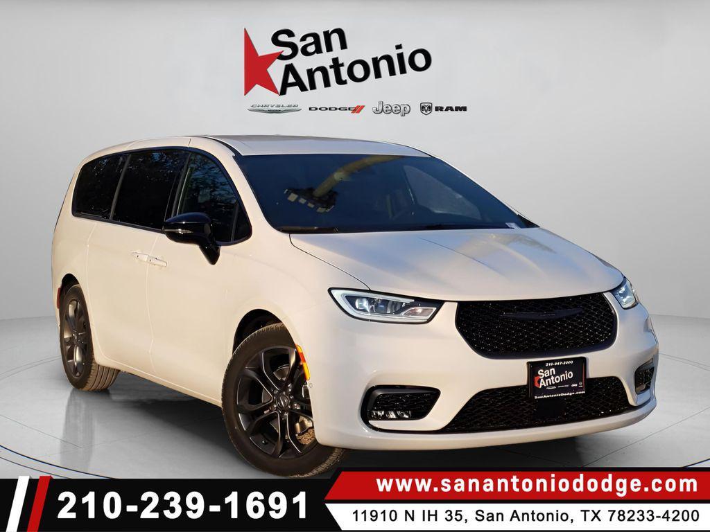 new 2026 Chrysler Pacifica car, priced at $41,949