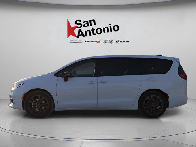 new 2026 Chrysler Pacifica car, priced at $42,187