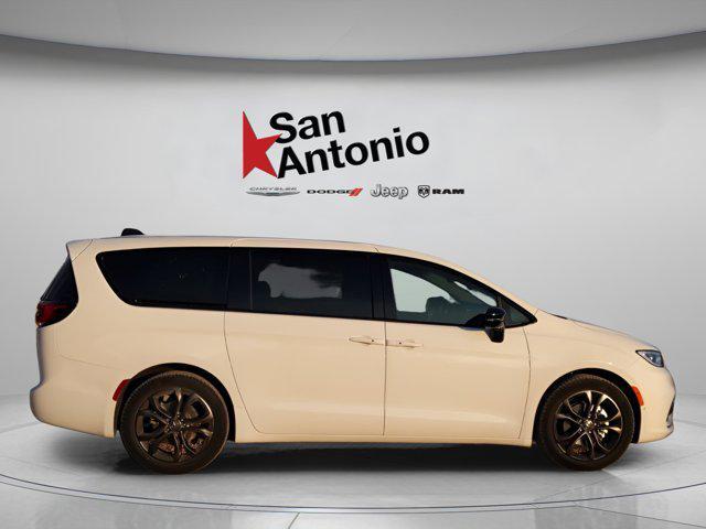 new 2026 Chrysler Pacifica car, priced at $42,187