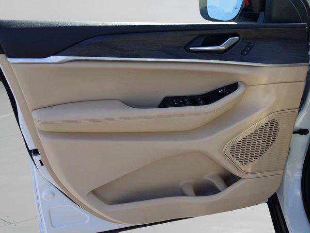 new 2025 Jeep Grand Cherokee car, priced at $43,230