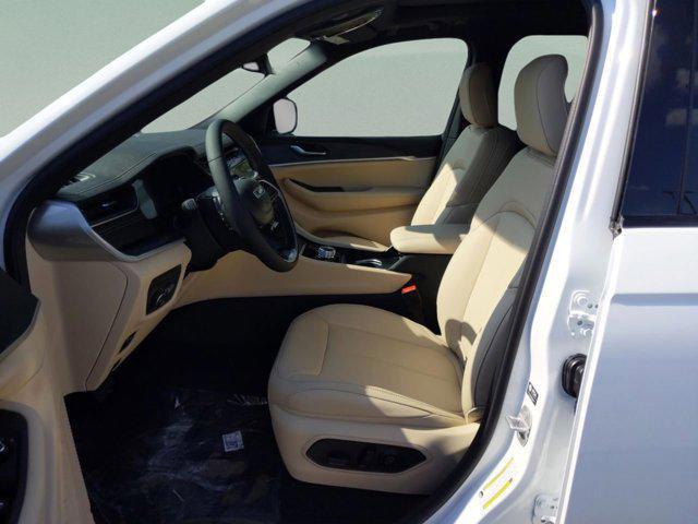 new 2025 Jeep Grand Cherokee car, priced at $43,230