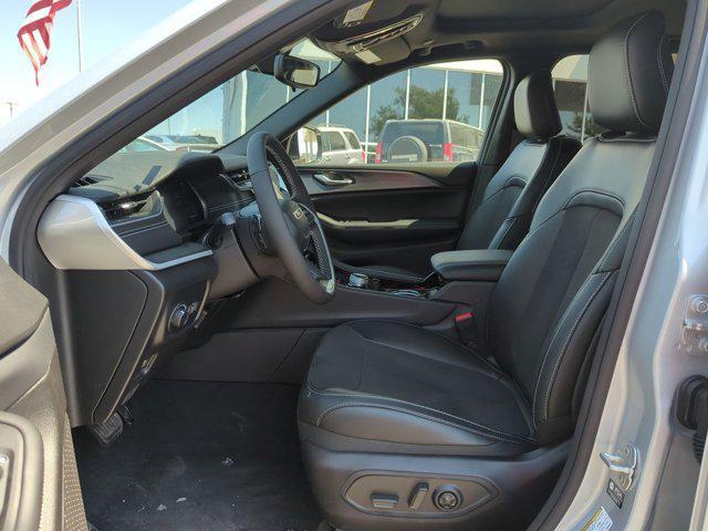 new 2023 Jeep Grand Cherokee car, priced at $43,000