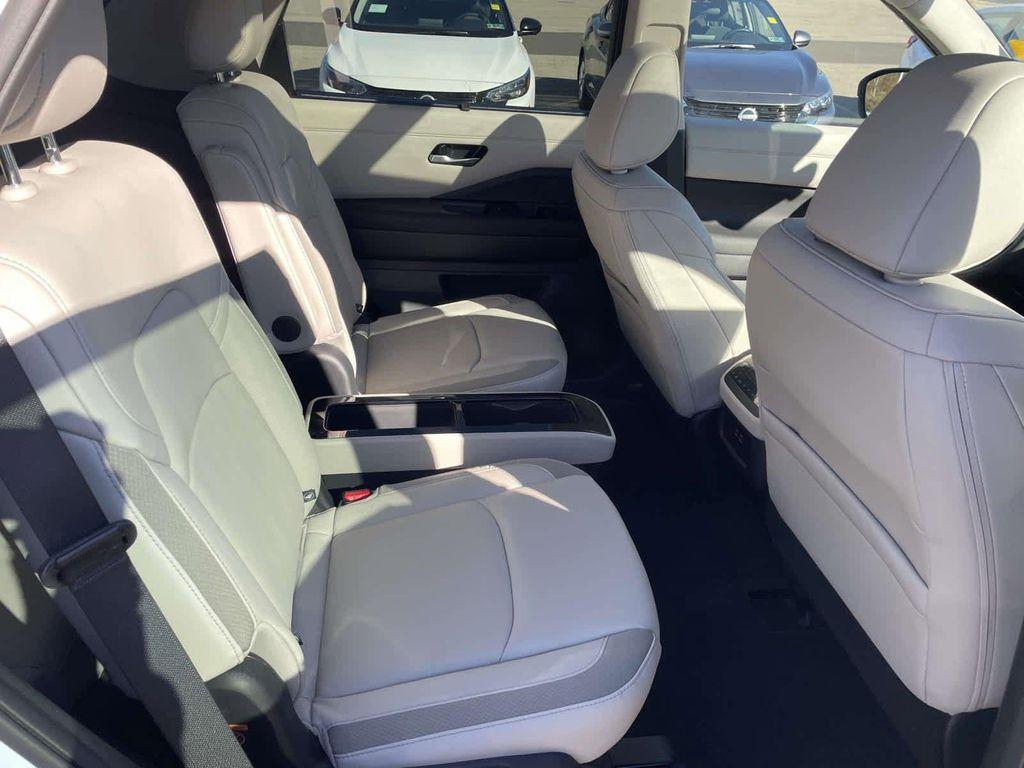 new 2025 Nissan Pathfinder car, priced at $42,280
