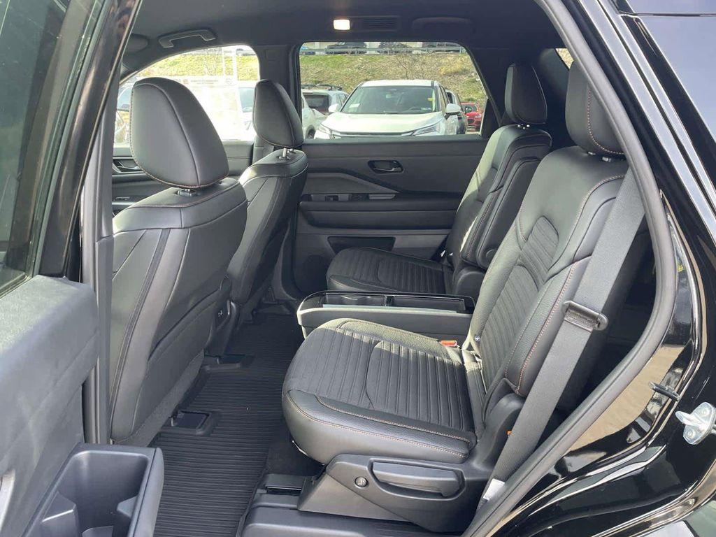 new 2025 Nissan Pathfinder car, priced at $38,735