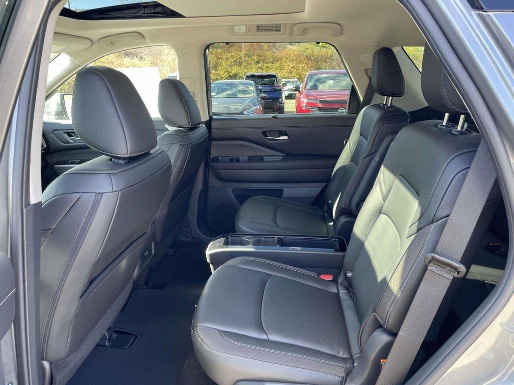 new 2025 Nissan Pathfinder car, priced at $41,517