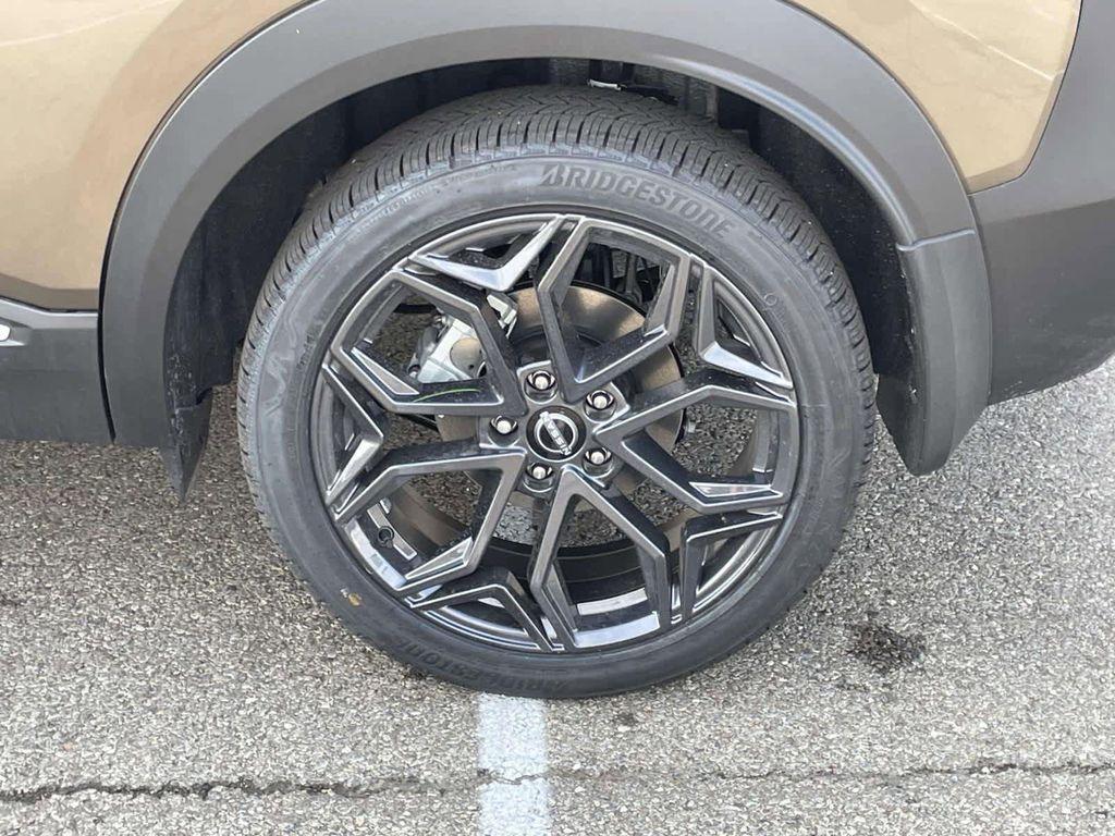 new 2025 Nissan Kicks car, priced at $30,367