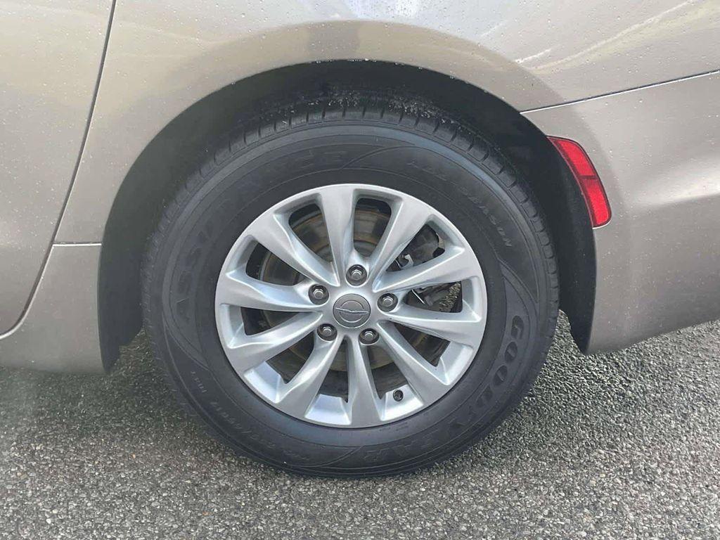 used 2018 Chrysler Pacifica car, priced at $10,550