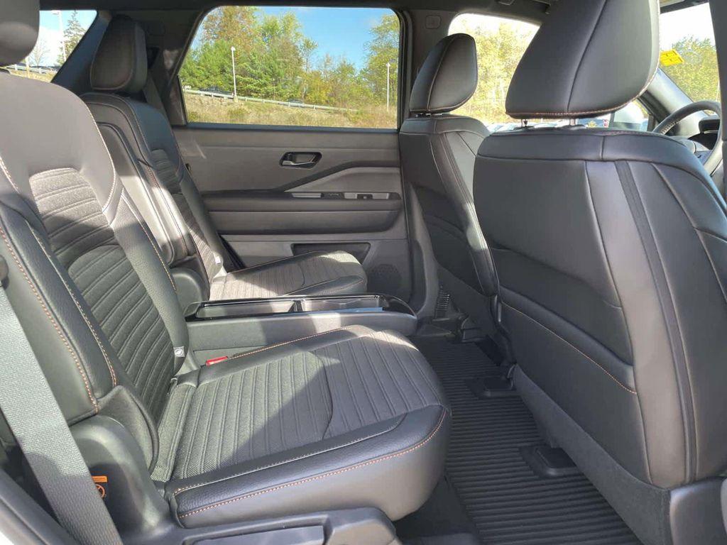 new 2025 Nissan Pathfinder car, priced at $38,657