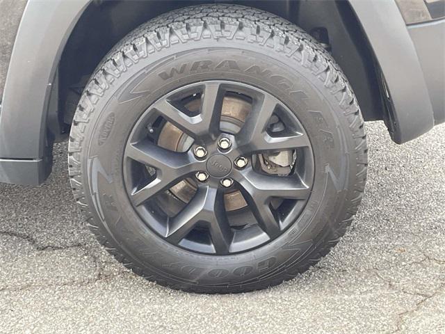 used 2014 Jeep Cherokee car, priced at $11,920