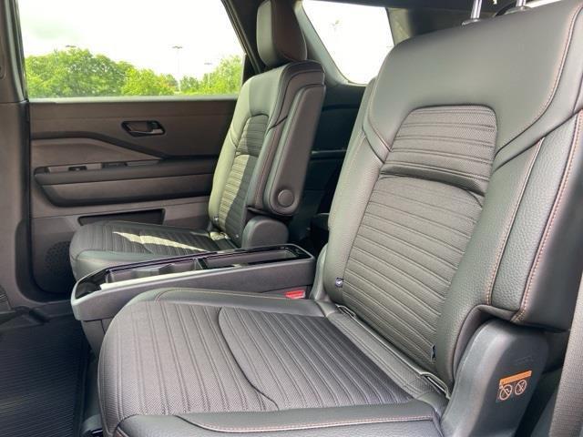 new 2025 Nissan Pathfinder car, priced at $43,360