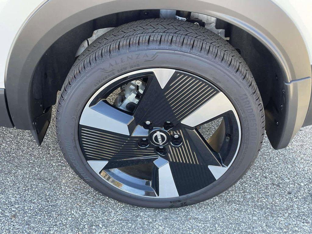 new 2025 Nissan Kicks car, priced at $28,028