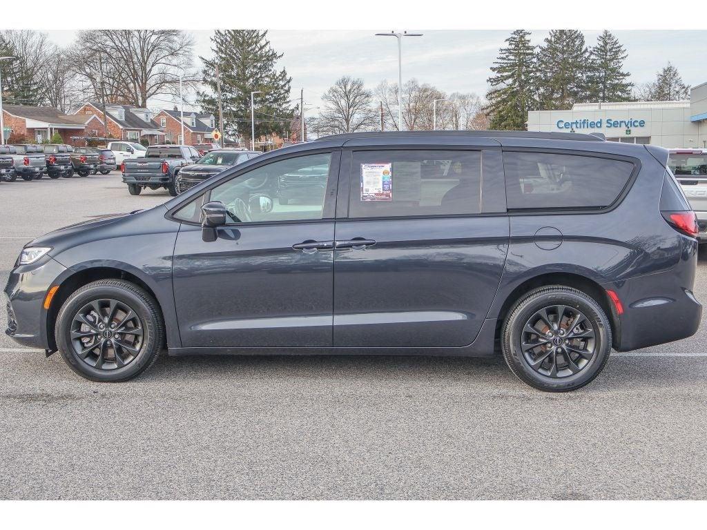 used 2021 Chrysler Pacifica car, priced at $30,999