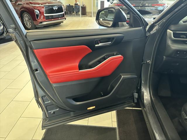 used 2023 Toyota Highlander car, priced at $42,843