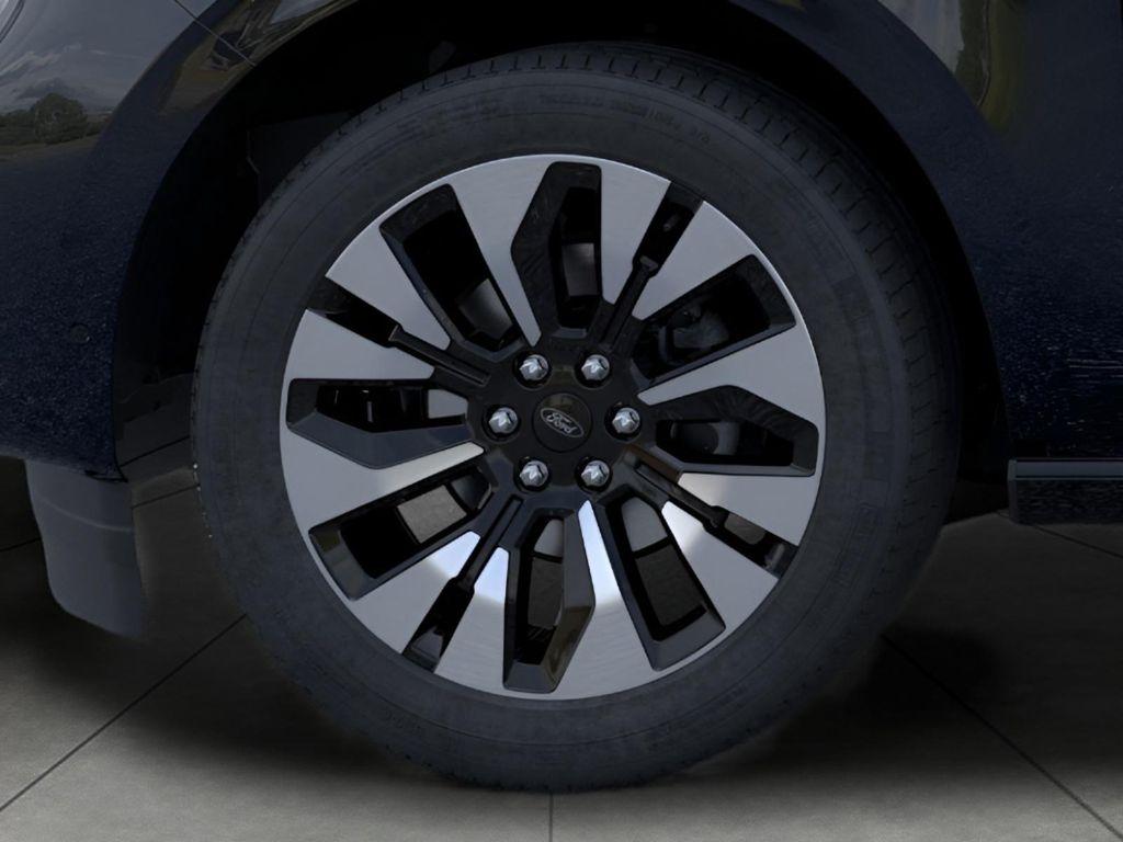 new 2025 Ford Expedition car, priced at $79,821