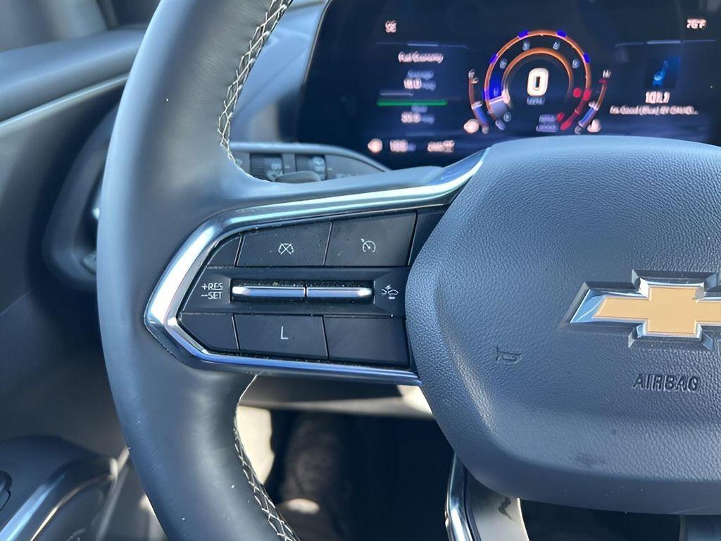 used 2025 Chevrolet Traverse car, priced at $35,850