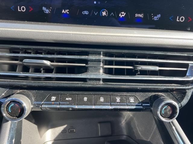 used 2025 Chevrolet Traverse car, priced at $35,850