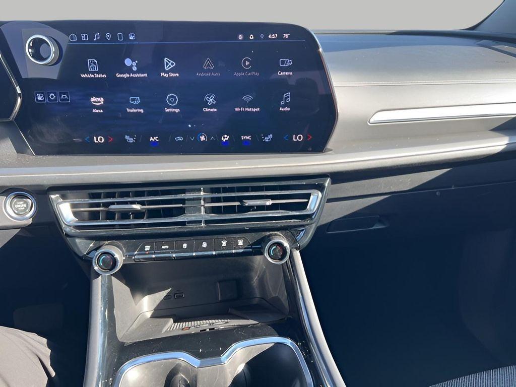 used 2025 Chevrolet Traverse car, priced at $35,850