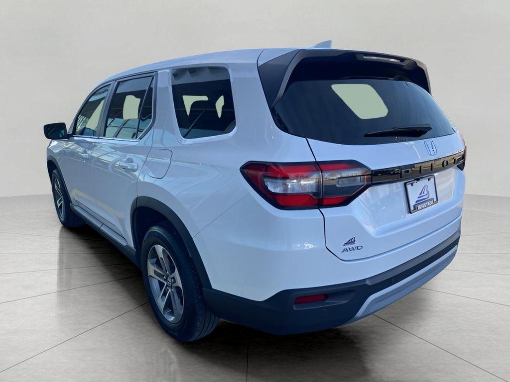 used 2025 Honda Pilot car, priced at $40,692