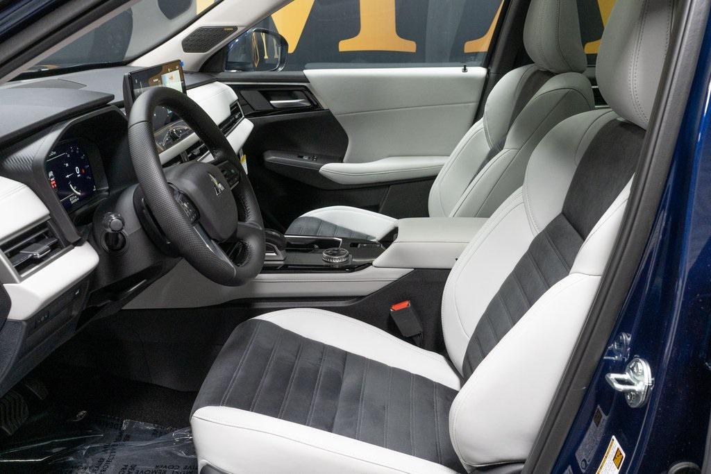 new 2025 Mitsubishi Outlander car, priced at $39,400