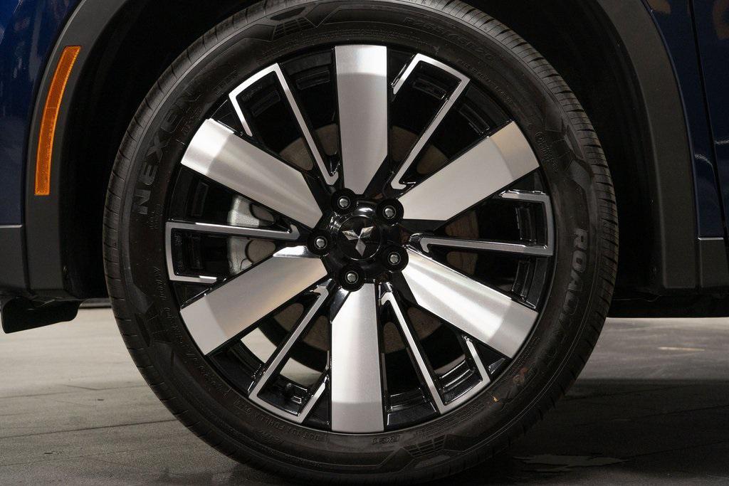 new 2025 Mitsubishi Outlander car, priced at $39,400