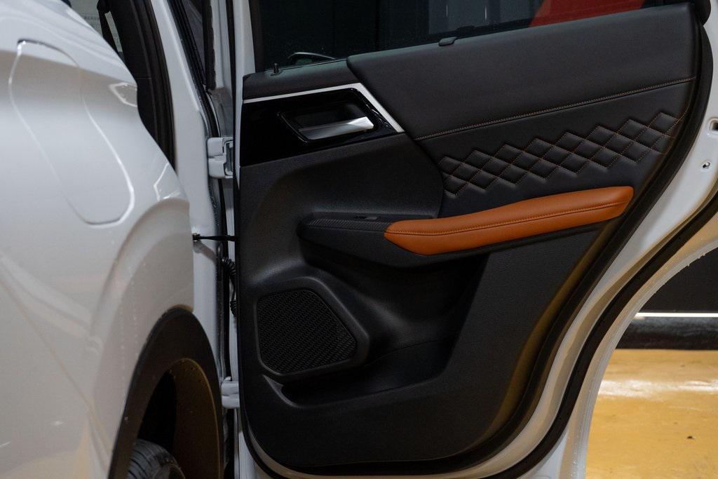 new 2024 Mitsubishi Outlander car