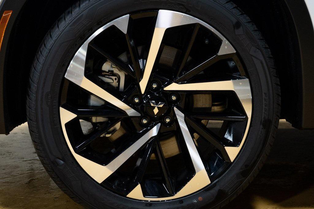 new 2024 Mitsubishi Outlander car