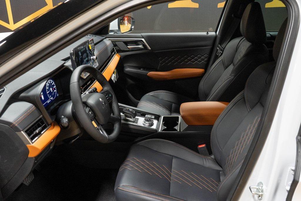 new 2024 Mitsubishi Outlander car