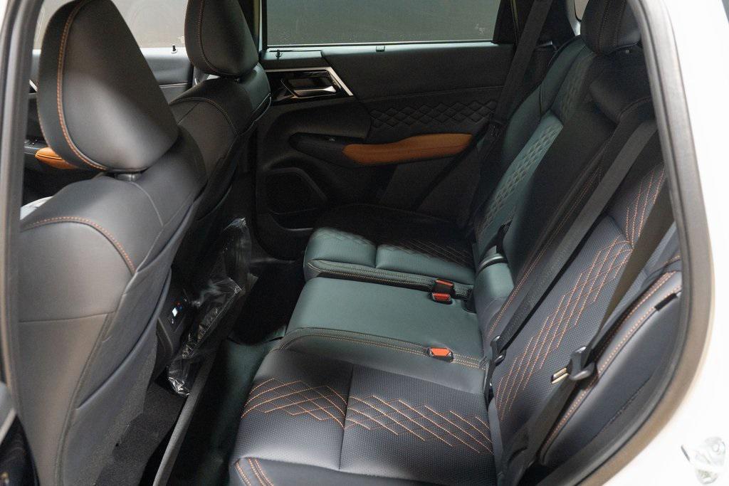 new 2024 Mitsubishi Outlander car