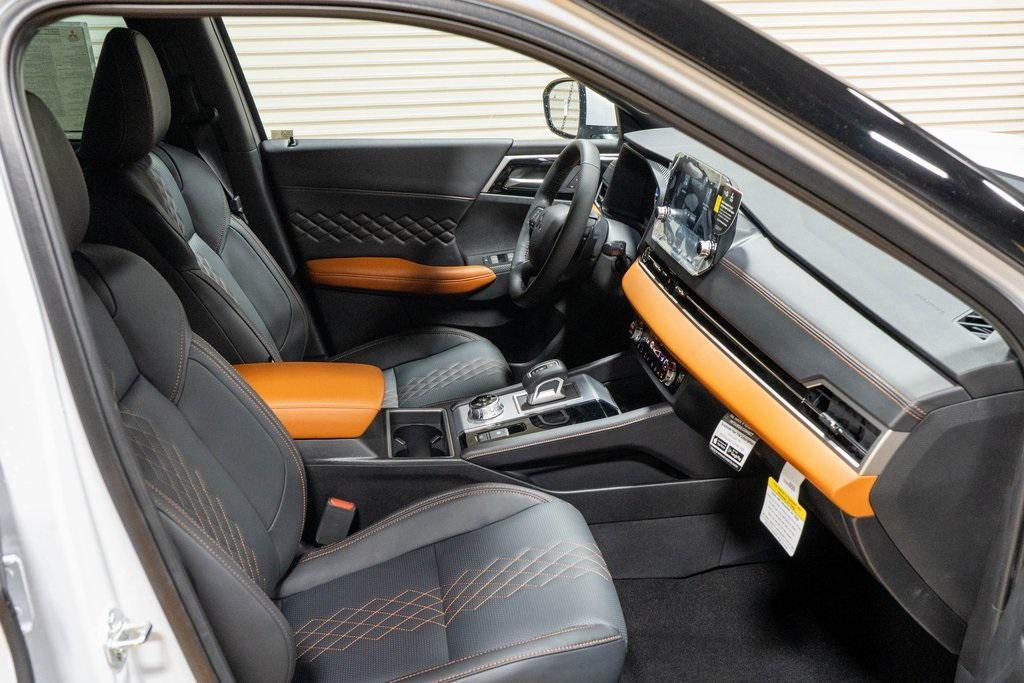 new 2024 Mitsubishi Outlander car