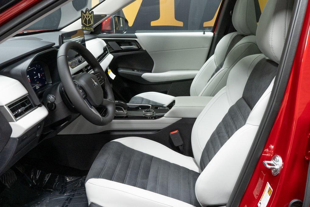 new 2025 Mitsubishi Outlander car, priced at $38,080