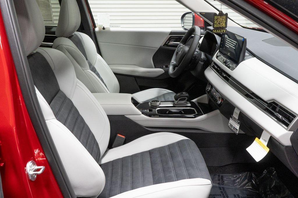 new 2025 Mitsubishi Outlander car, priced at $38,080