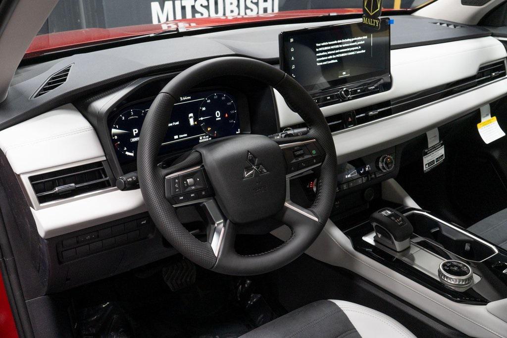 new 2025 Mitsubishi Outlander car, priced at $38,080