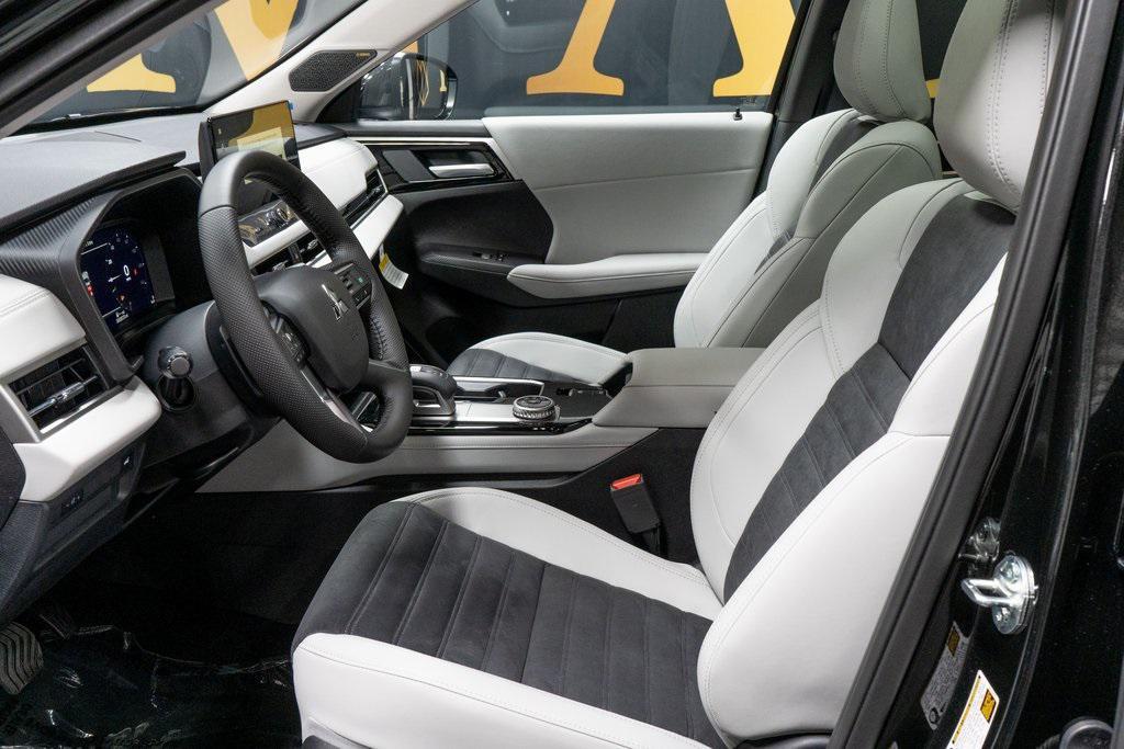 new 2025 Mitsubishi Outlander car, priced at $38,080