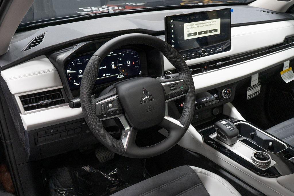 new 2025 Mitsubishi Outlander car, priced at $38,080