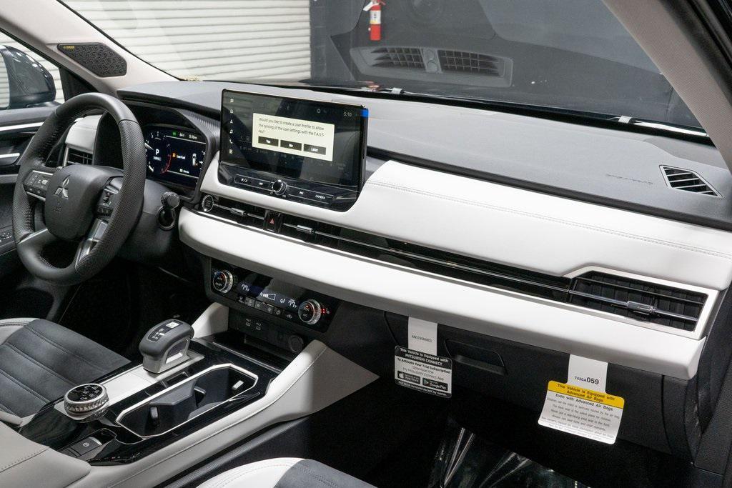 new 2025 Mitsubishi Outlander car, priced at $38,080