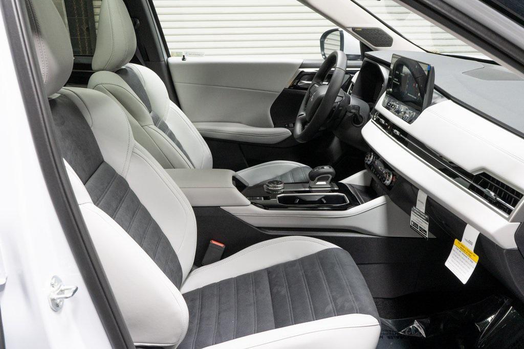 new 2025 Mitsubishi Outlander car, priced at $38,080