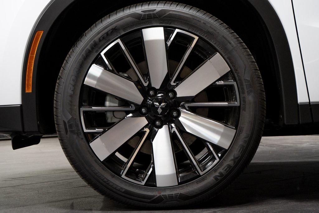 new 2025 Mitsubishi Outlander car, priced at $38,080