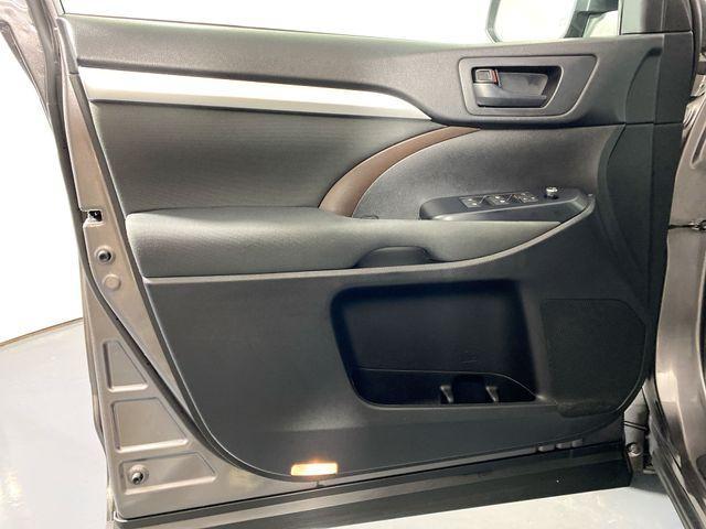 used 2019 Toyota Highlander car, priced at $26,501