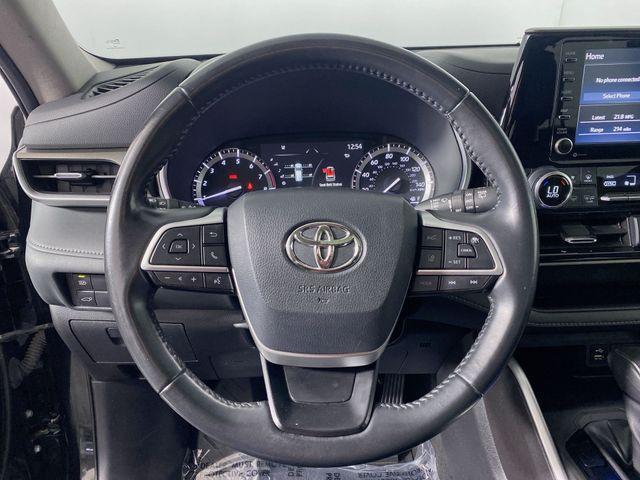 used 2022 Toyota Highlander car, priced at $30,894