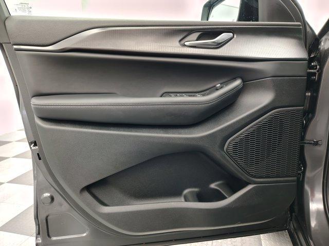 new 2025 Jeep Grand Cherokee car, priced at $38,254