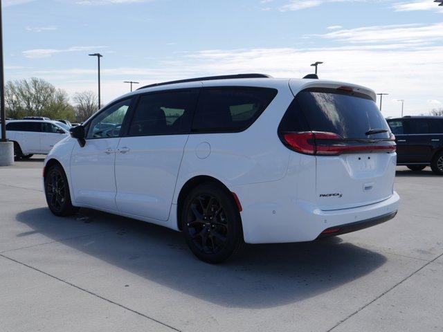 new 2024 Chrysler Pacifica car, priced at $38,596