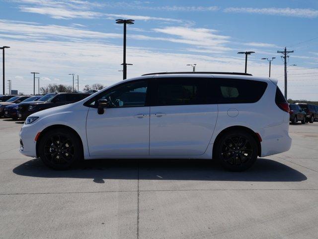 new 2024 Chrysler Pacifica car, priced at $38,596