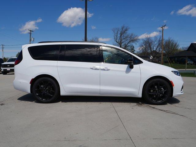 new 2024 Chrysler Pacifica car, priced at $38,596