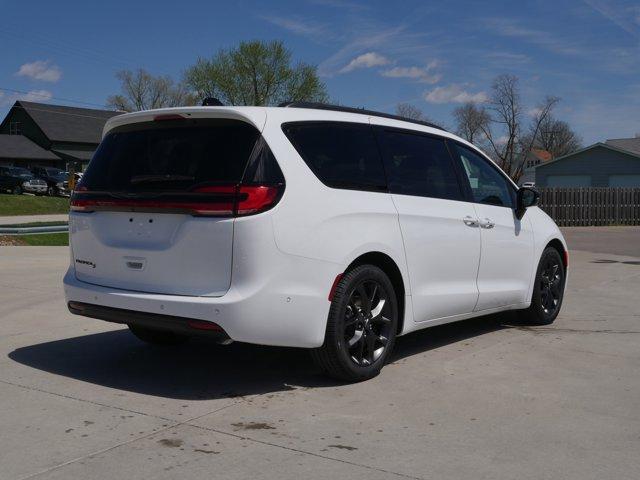 new 2024 Chrysler Pacifica car, priced at $38,596